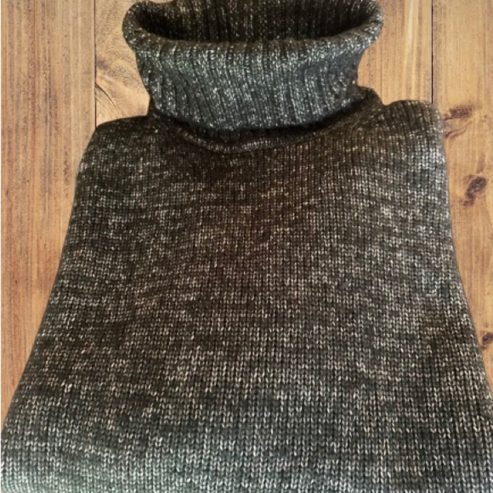 Banana Republic Factory women’s L green / white turtleneck sweater